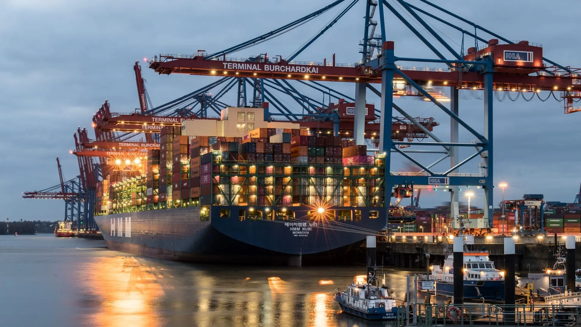 Photograph representing freight forwarding